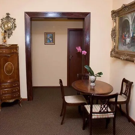 Rezydencja Targowa 3*